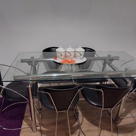 Superb 2 Bedroom Flat, Sleeps 6 Croydon Luaran gambar