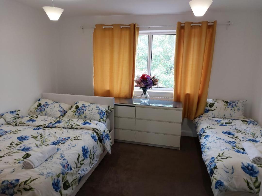 Superb 2 Bedroom Flat, Sleeps 6 Croydon Luaran gambar