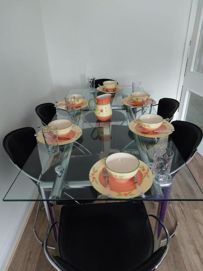 Superb 2 Bedroom Flat, Sleeps 6 Croydon Luaran gambar